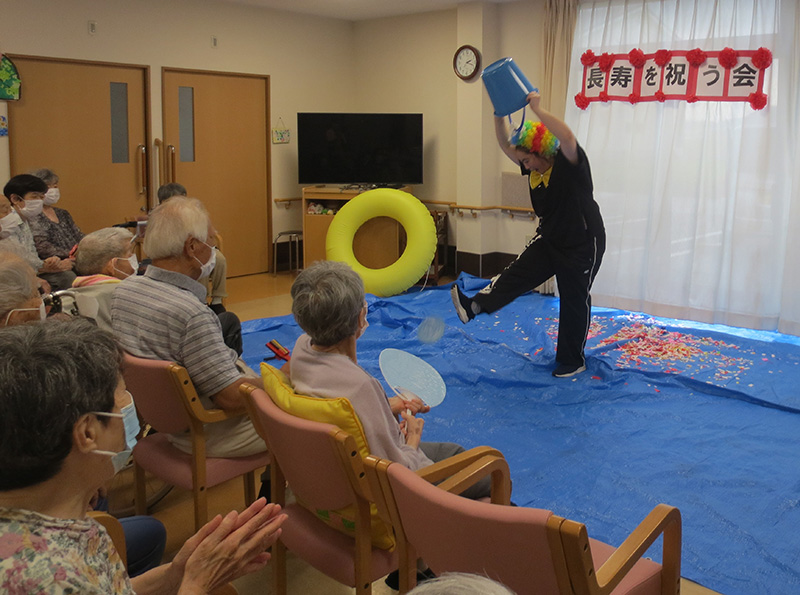 長寿を祝う会3　『ヒゲダンス』 - 小多機まなぐら南