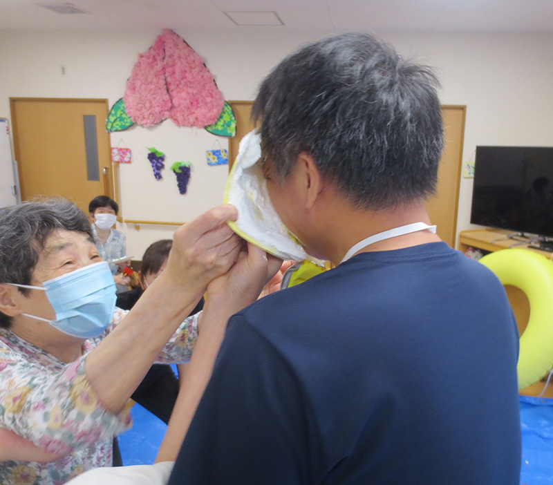 長寿を祝う会4　『ヒゲダンス』 - 小多機まなぐら南