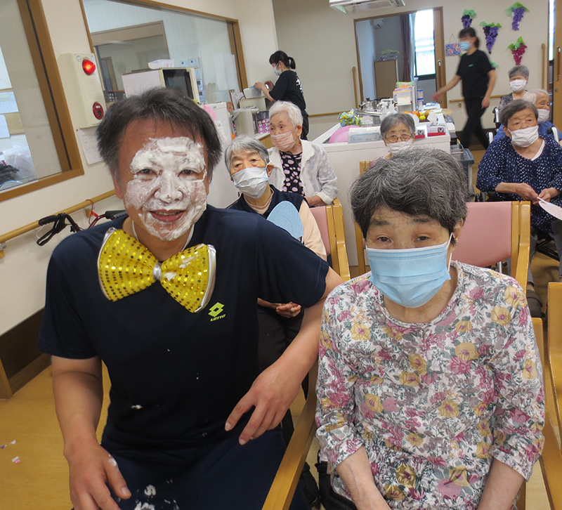 長寿を祝う会7　『ヒゲダンス後に』 - 小多機まなぐら南