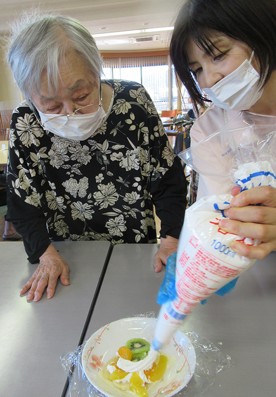 フルーツサンド作り1 - ケアハウス福山