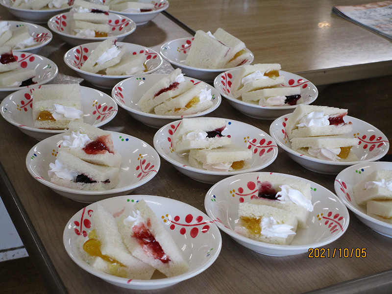 おやつ作り『スィーツサンドイッチ』1 - ショートまなぐら