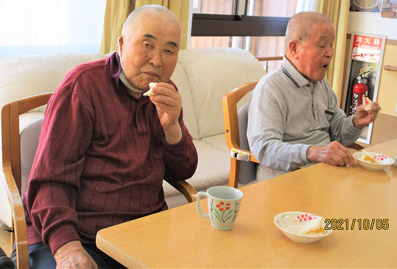 おやつ作り『スィーツサンドイッチ』2 - ショートまなぐら