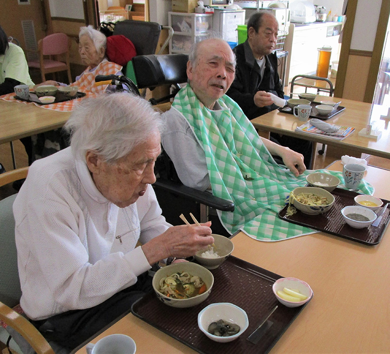 お昼作り『和風カレーうどん鍋』3 - ショートまなぐら