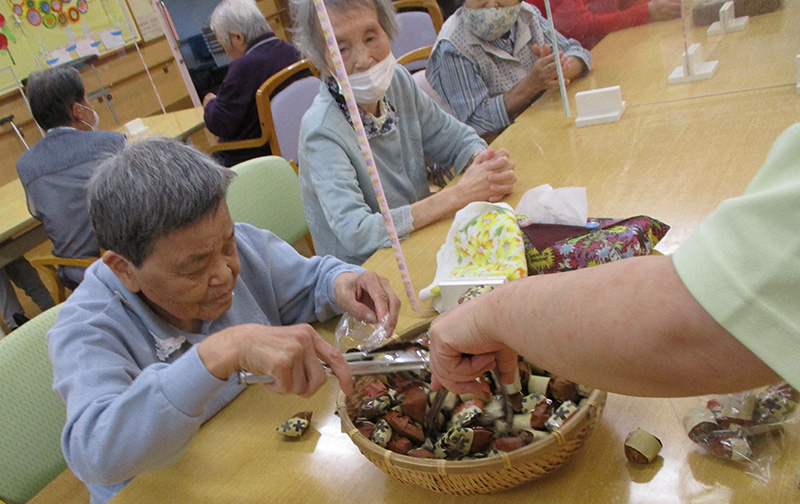 栗拾いゲーム - デイまなぐら