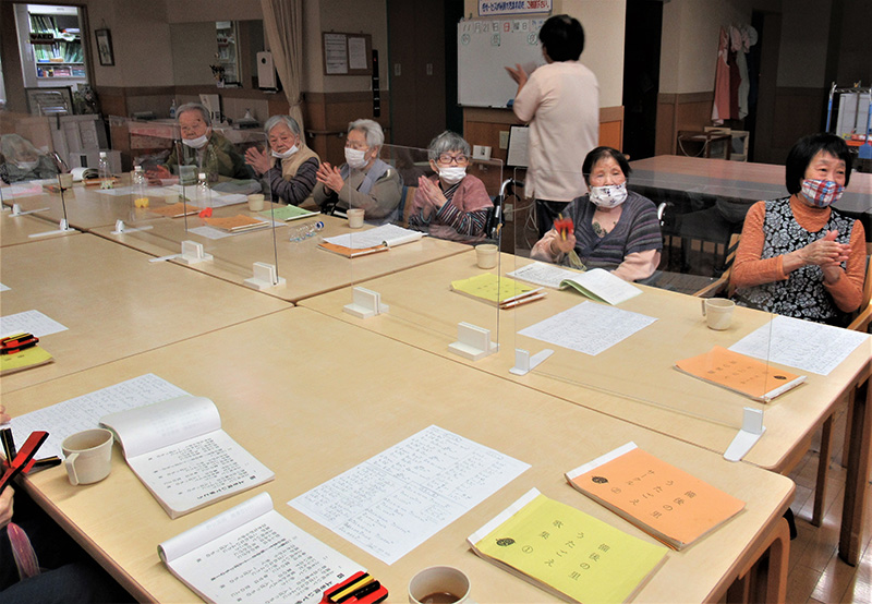 ギターウクレレ演奏合唱1 - ケアハウス福山