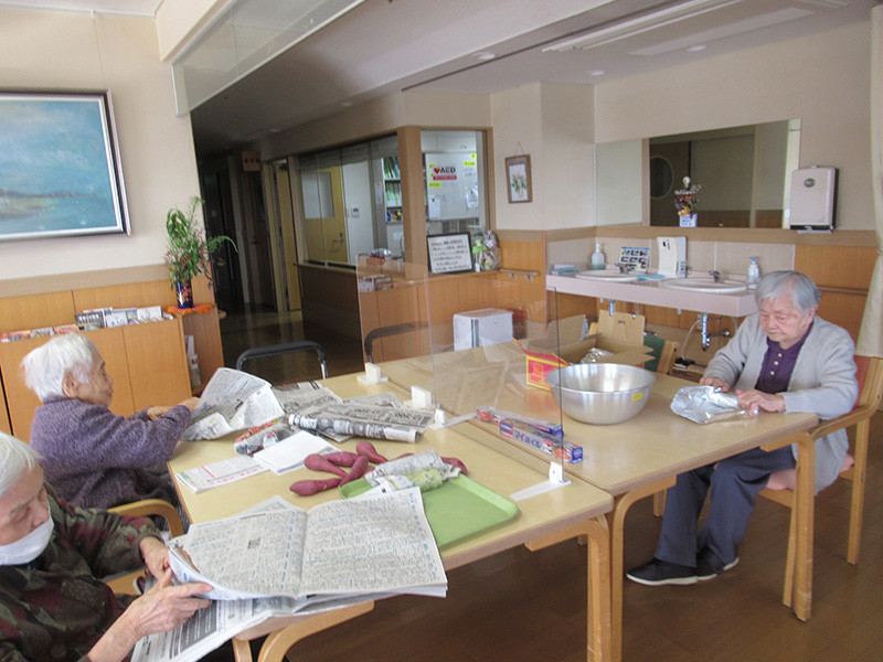 焼き芋1 - ケアハウス福山