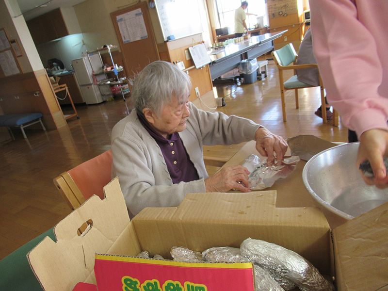 焼き芋2 - ケアハウス福山