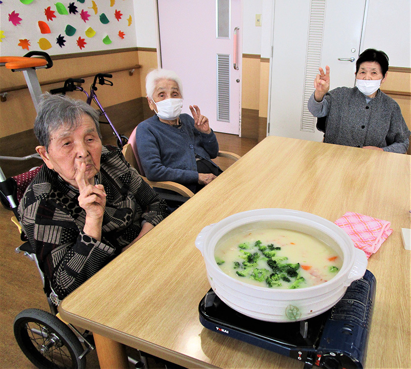 お鍋『ゴロゴロ野菜のクリームシチュー』2 - ショートまなぐら
