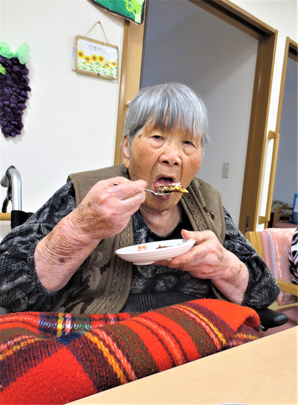 おやつ作り(バナナケーキ) 2 - 小多機まなぐら南