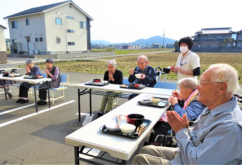 さんまバーベキュー1 - 小多機まなぐら南