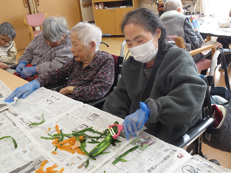 昼食作り(ポークカレー)1 - 小多機まなぐら南