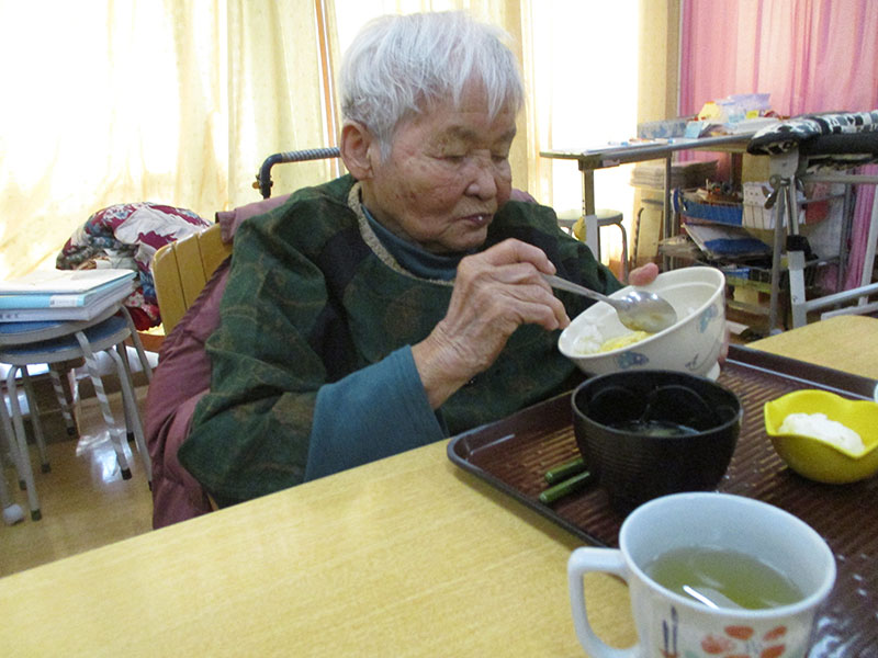 お昼つくり『親子丼』 - デイまなぐら