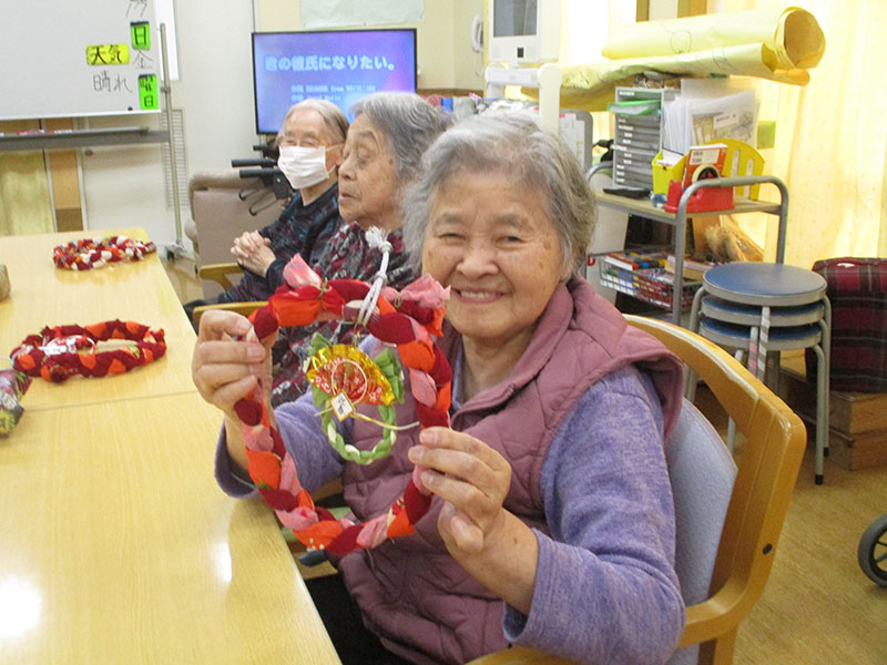 レク『しめ縄作り』 - デイまなぐら