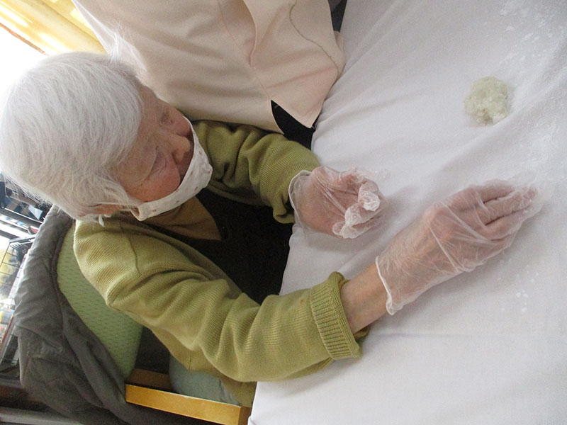 もちつき - デイまなぐら