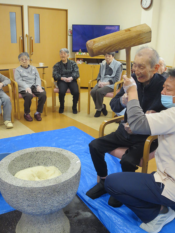 お餅つき4 - 小多機まなぐら南
