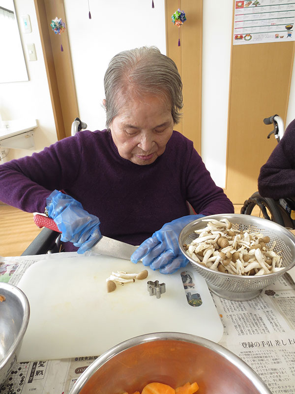 ハヤシライス作り3 - 小多機まなぐら南