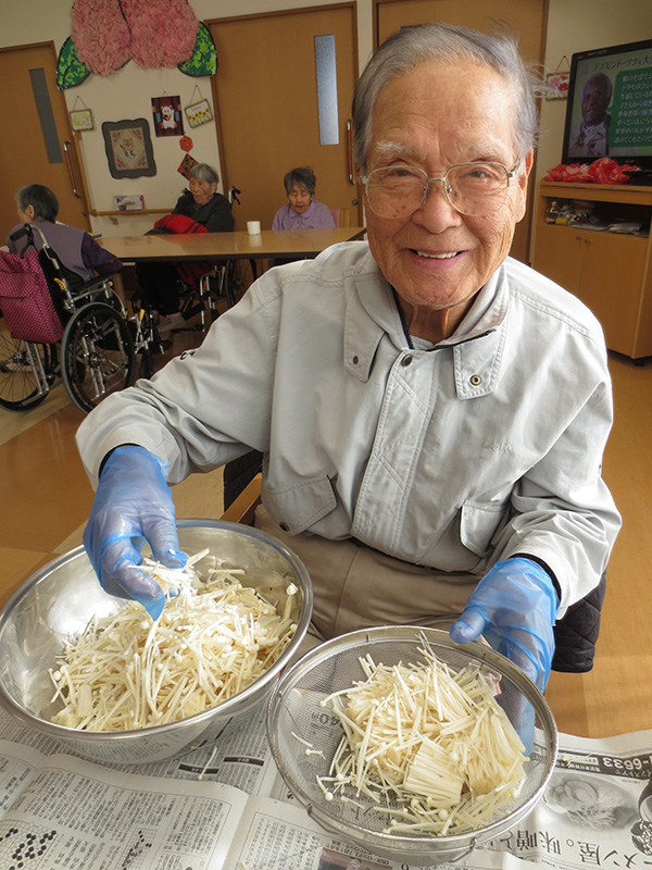 寄せ鍋作り3 - 小多機まなぐら南