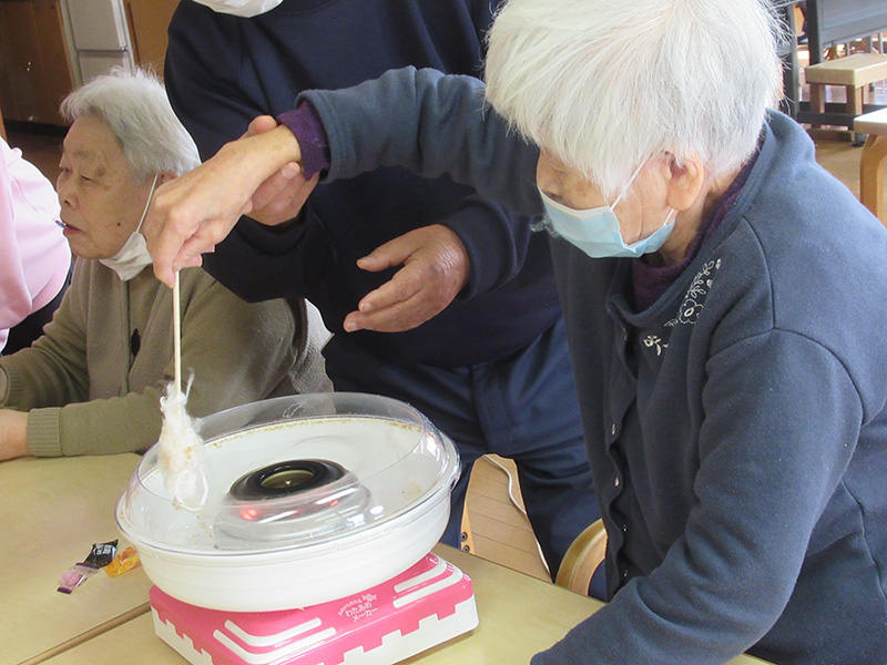 綿菓子つくり1 - ケアハウス福山
