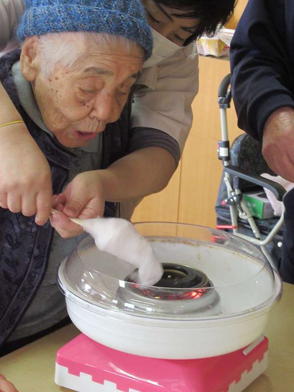 綿菓子つくり2 - ケアハウス福山