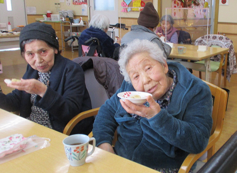 おやつ美味しいよ - デイまなぐら