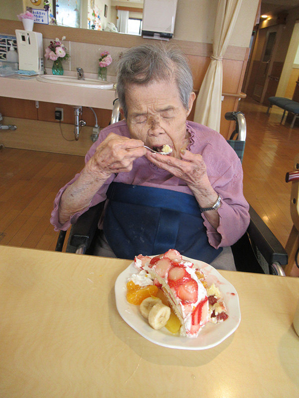 食彩クラブ　鯉のぼりケーキ3 - ケアハウス福山