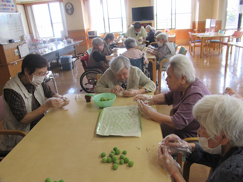 梅干し作り2 - ケアハウス福山