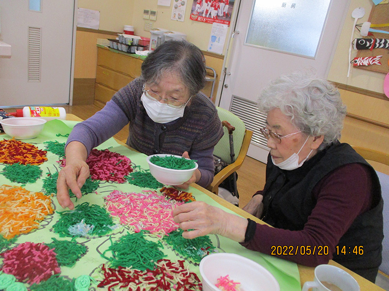 レク　アジサイの壁画作り - デイまなぐら