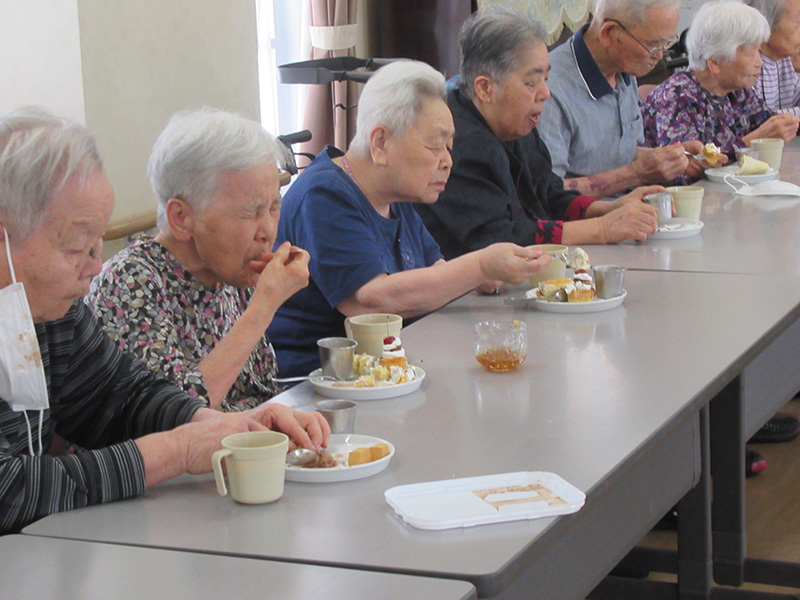 おやつバイキング1 - ケアハウス福山