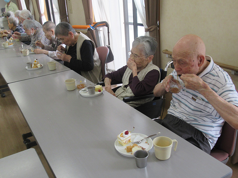 おやつバイキング2 - ケアハウス福山