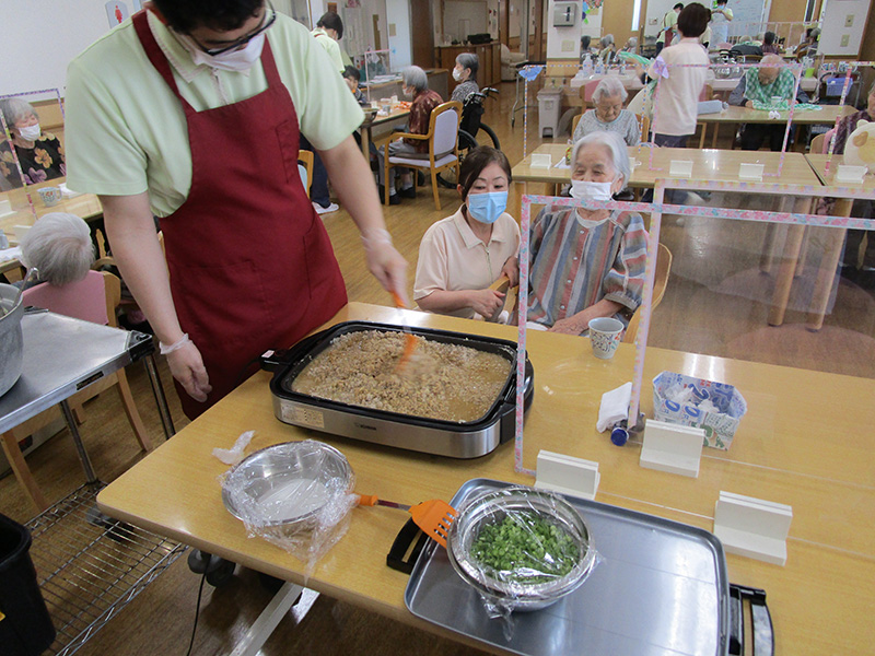 お昼作り　ジャージャー麺 - ショートまなぐら