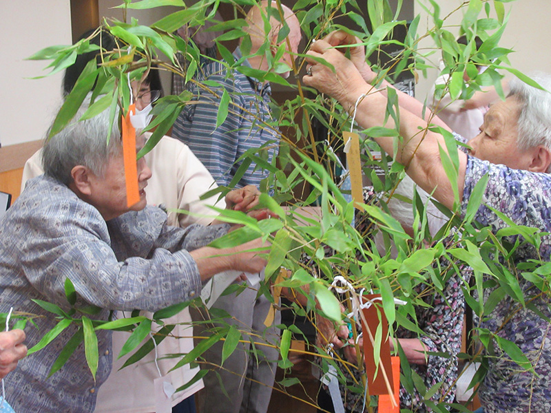 2022年7月5日七夕笹飾り1 - ケアハウス福山