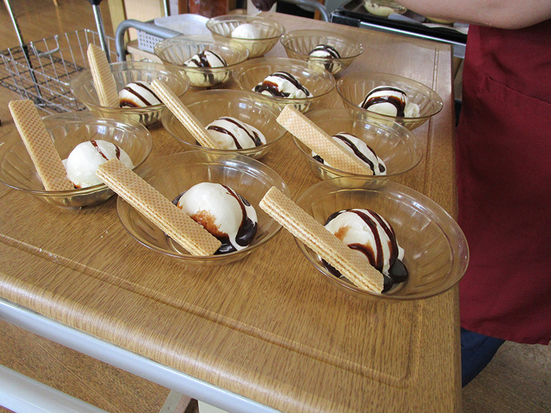 おやつ作り　アイスチョコソースがけ1 - ショートまなぐら