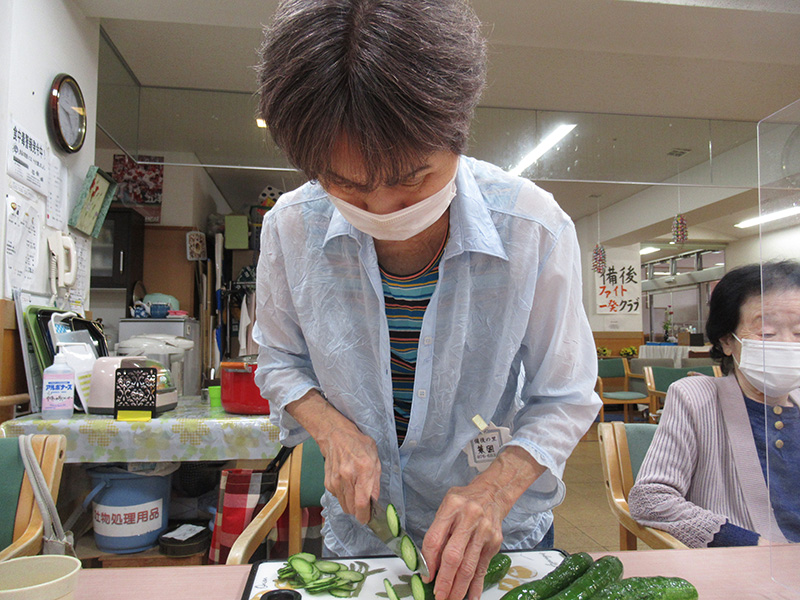 お昼作り　夏野菜カレー2 - デイ備後