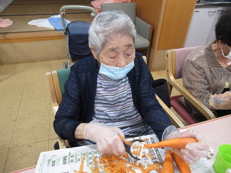 お昼作り　夏野菜カレー3 - デイ備後