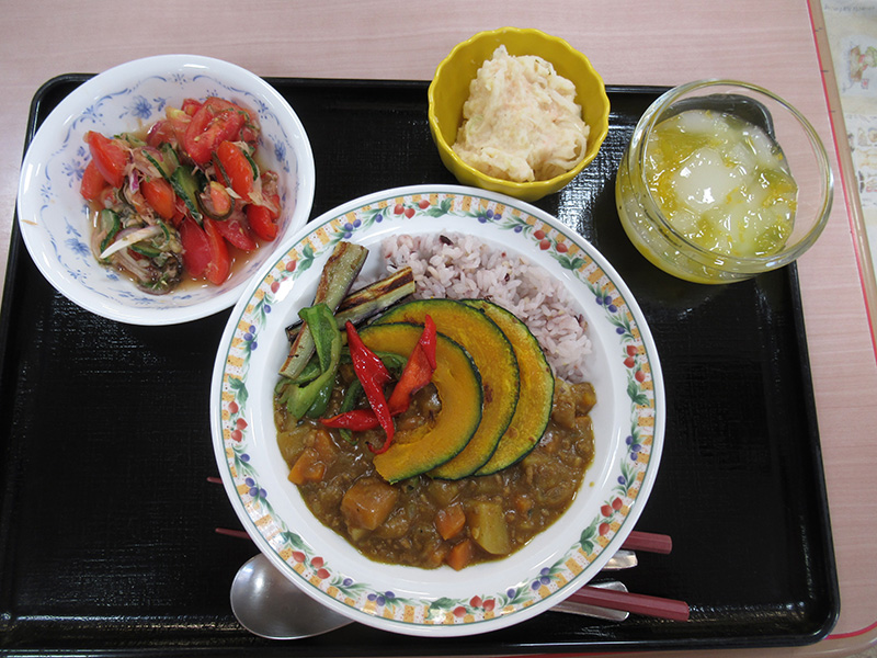 お昼作り　夏野菜カレー4 - デイ備後