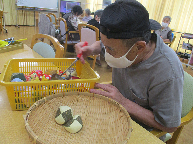 レク　おじゃみ遊び - デイまなぐら