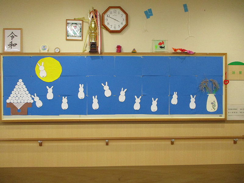 壁画　ウサギのお月見 - デイまなぐら