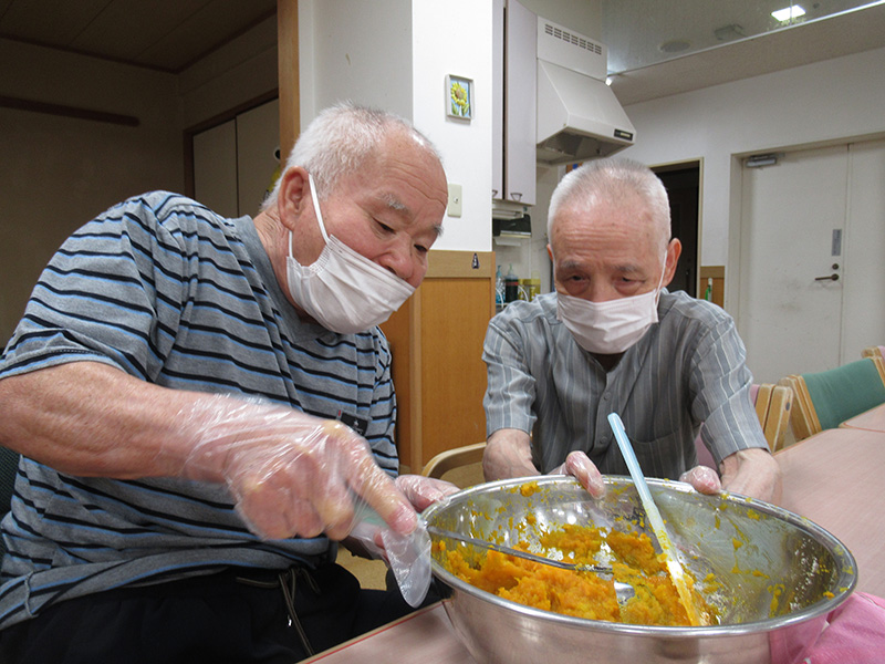 おやつ作り　かぼちゃ団子 1 - デイ備後