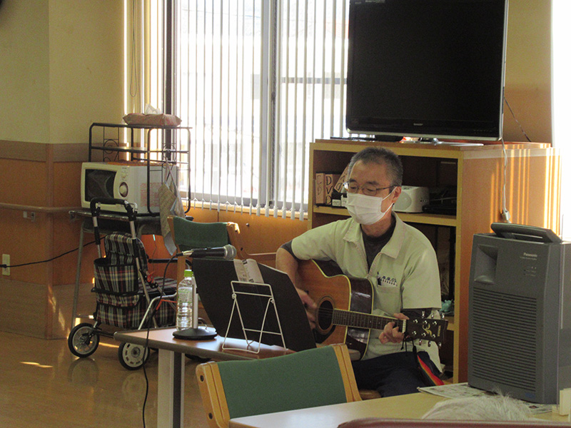 秋の音楽鑑賞会 1 - ケアハウス福山