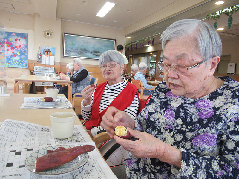 秋刀魚バーベキュー 3 - ケアハウス福山