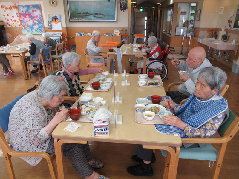 秋刀魚バーベキュー 4 - ケアハウス福山