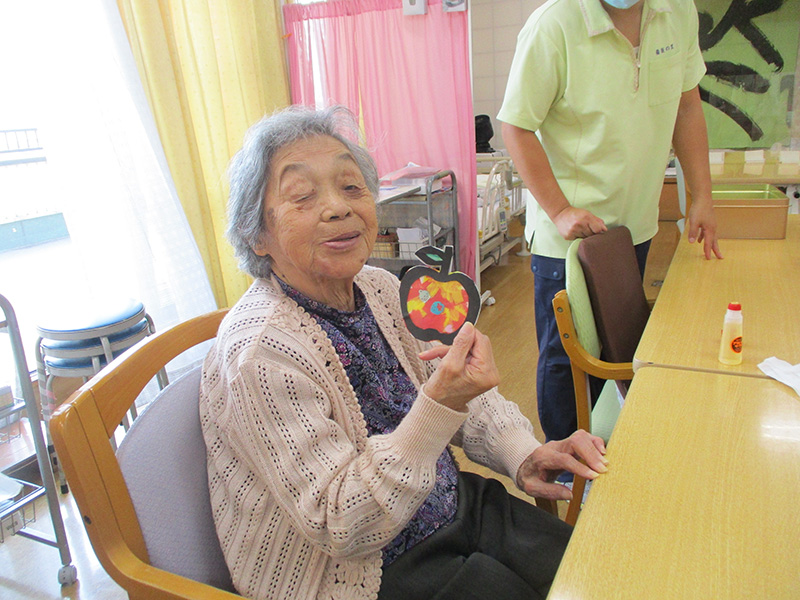 レク　作品づくり　ステンドグラス - デイまなぐら