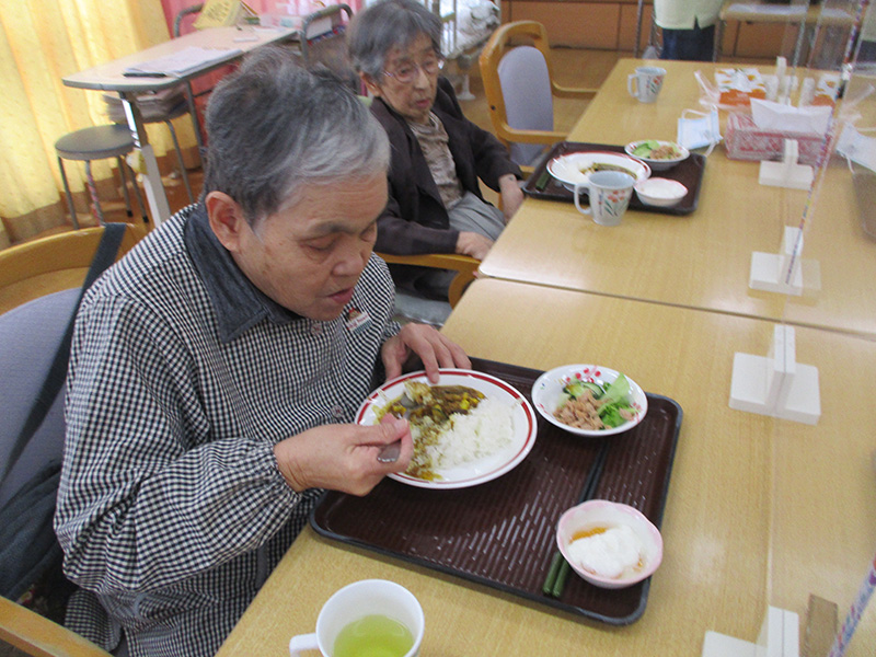 昼食作り　秋野菜カレー - デイまなぐら