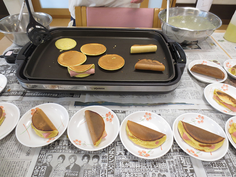 おやつ作り　さつまいも餅 - 小多機まなぐら南