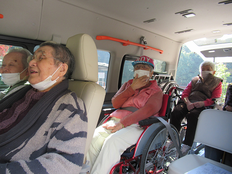 紅葉狩りドライブ 2 - ケアハウス福山